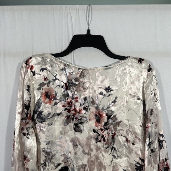 NWT $110 White House Black Market [ Plus 20W ] Silk Burnout Floral Blouses‎ - Picture 13 of 15